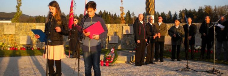 Read more about the article Komemoracija na partizanskem grobišču v Radomljah 2017