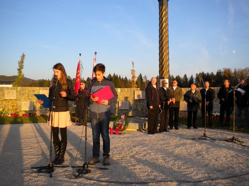 Komemoracija na partizanskem grobišču v Radomljah 2017